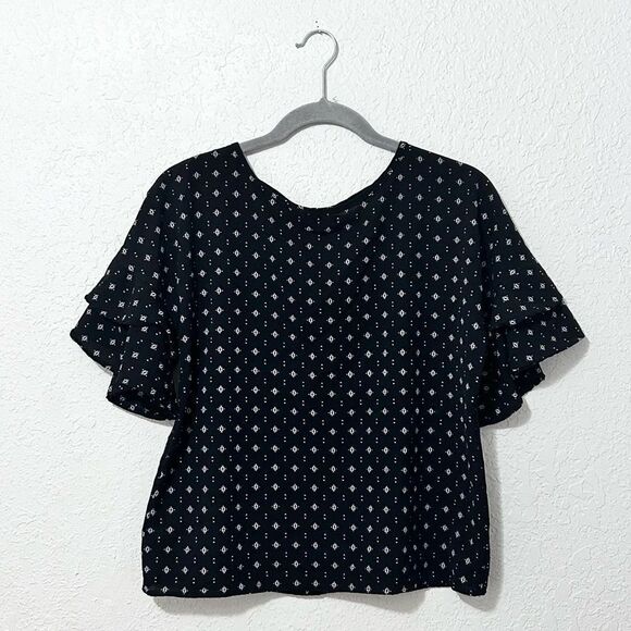 The Outfit ruffle flutter sleeve top size medium - Picture 1 of 16